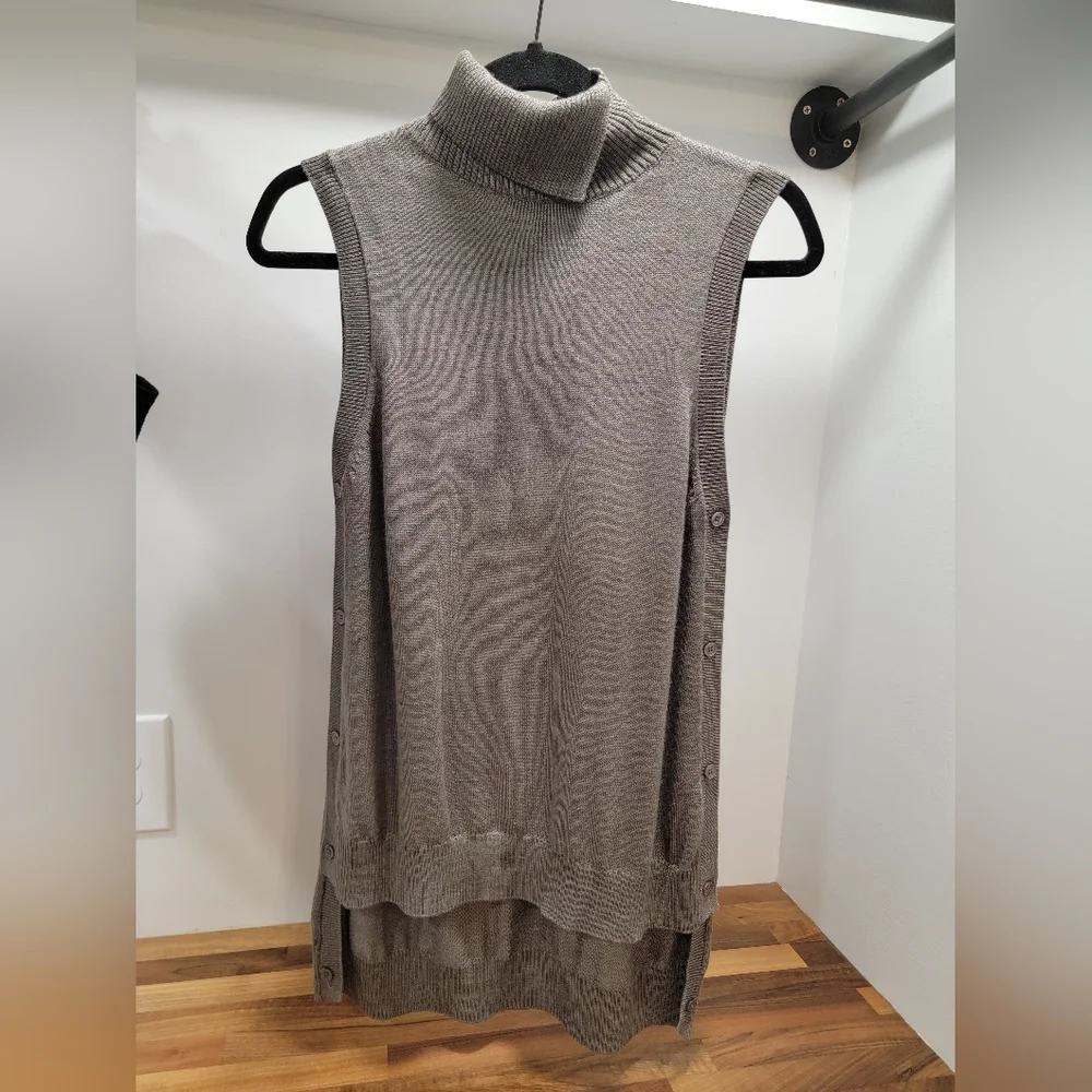 NWT The Limited Women's Sleeveless Sweater - Picture 1 of 11